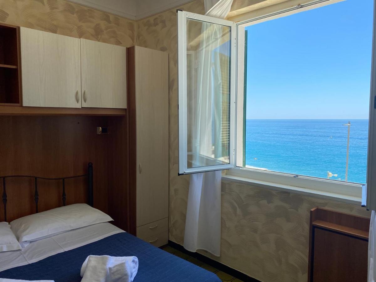 Caravella Hotel Deiva Marina Eksteriør billede