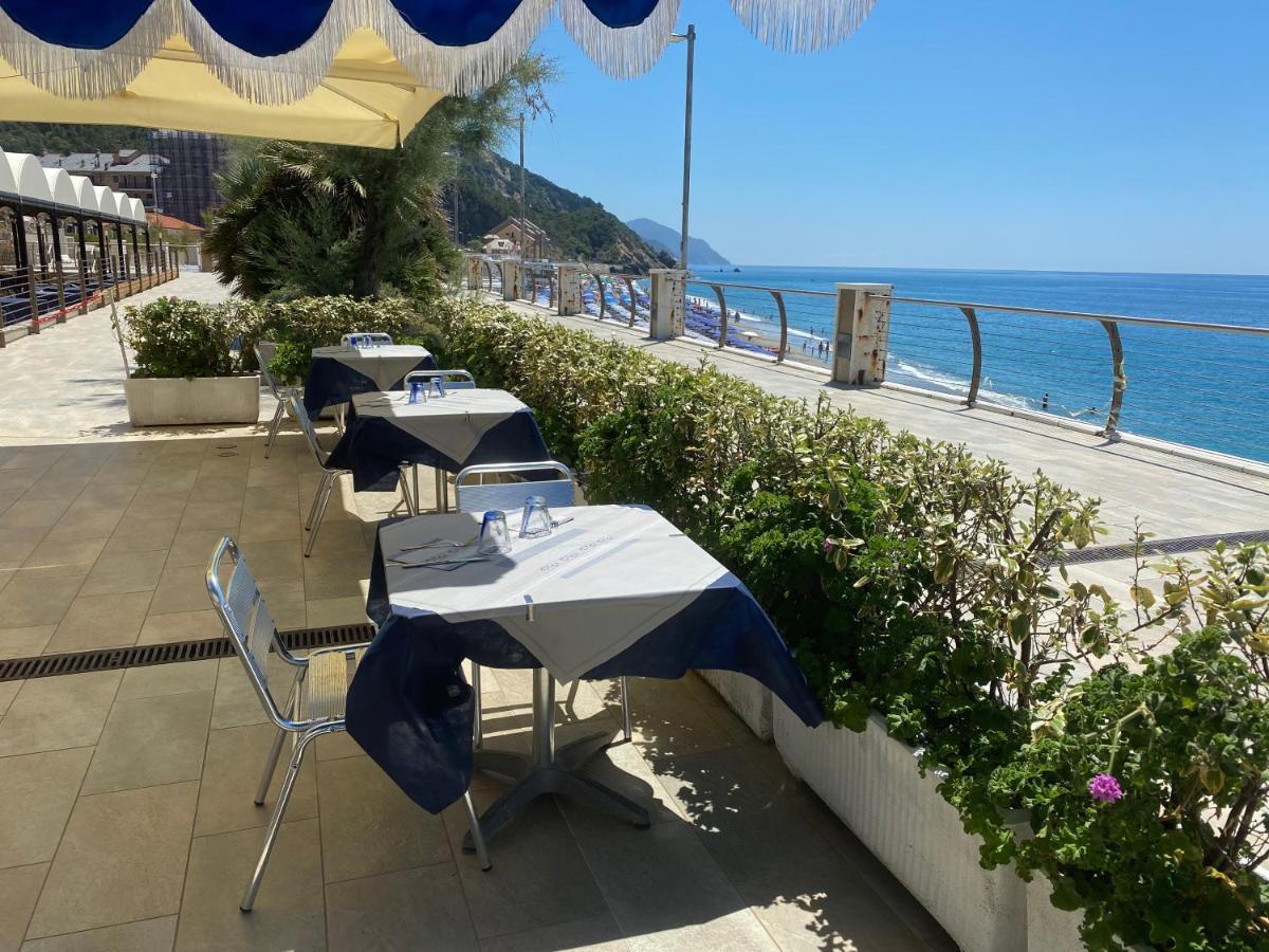Caravella Hotel Deiva Marina Eksteriør billede