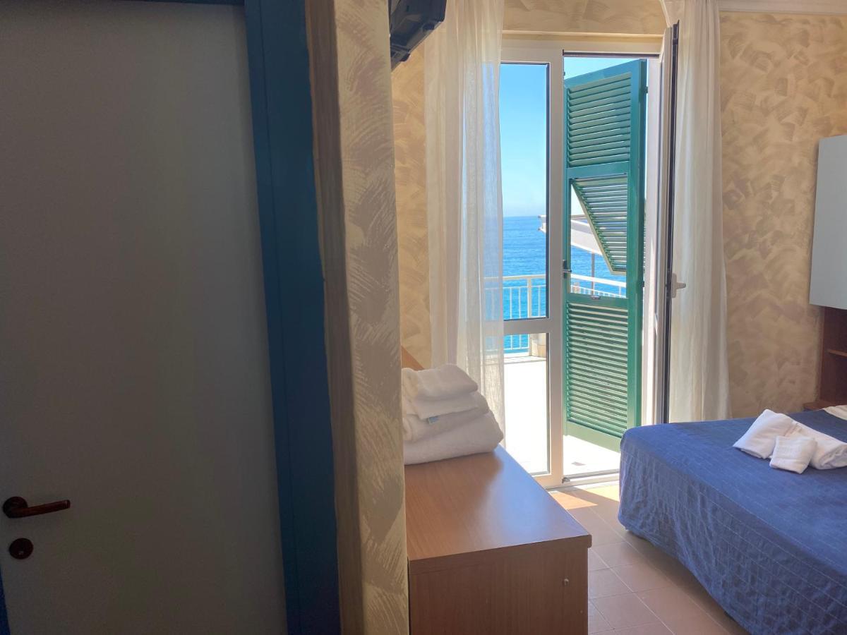 Caravella Hotel Deiva Marina Eksteriør billede