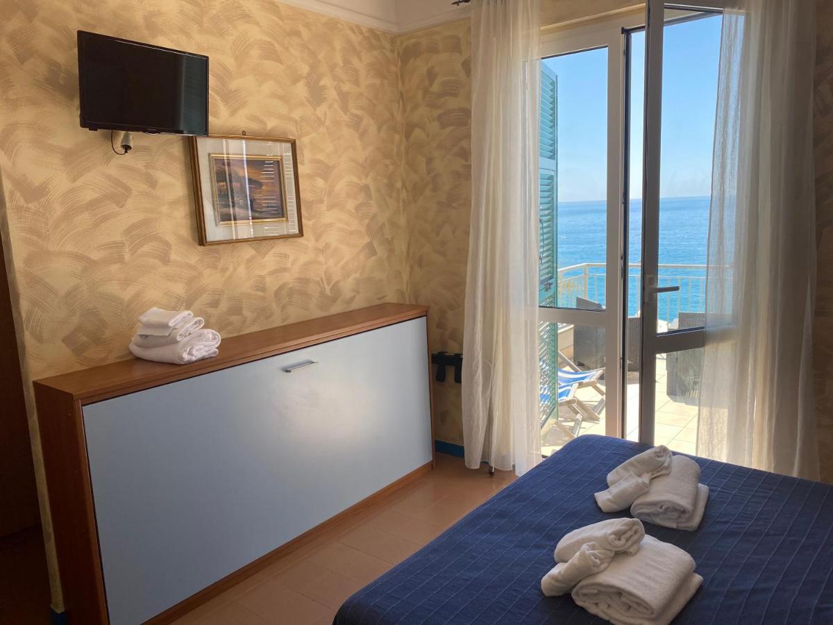 Caravella Hotel Deiva Marina Eksteriør billede