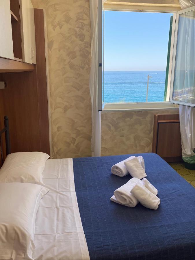 Caravella Hotel Deiva Marina Eksteriør billede