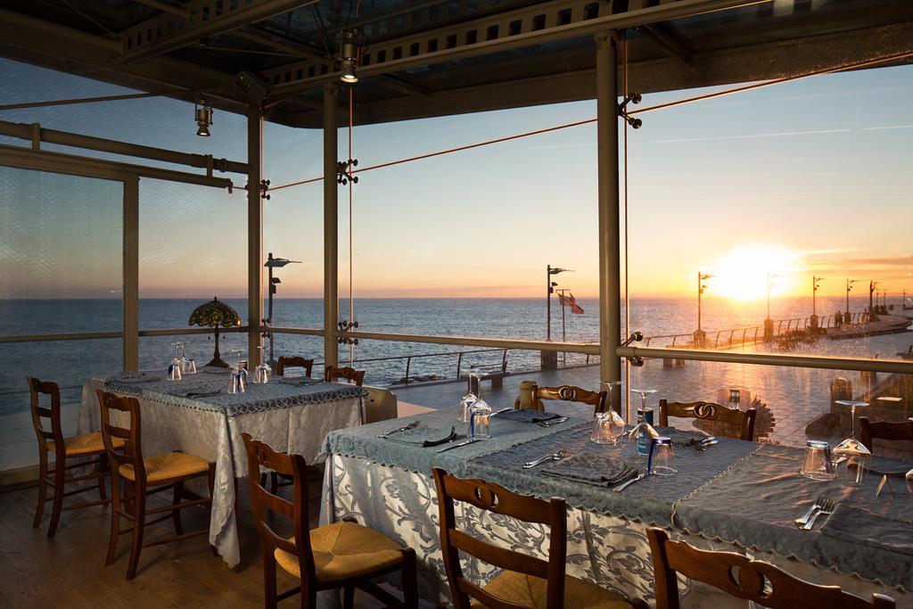 Caravella Hotel Deiva Marina Eksteriør billede