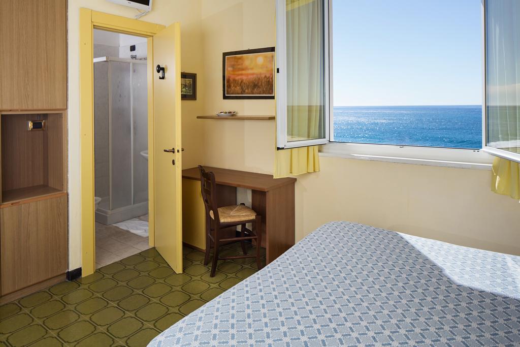 Caravella Hotel Deiva Marina Eksteriør billede